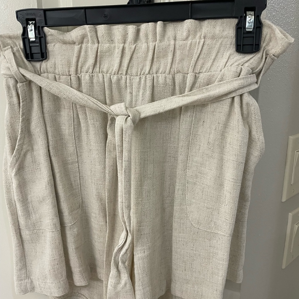 Beige Linen shorts Size L